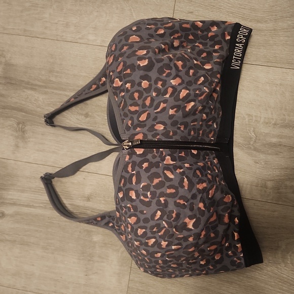 Victoria Secret  Sport Bra 38DDD Animal Print - Picture 1 of 6